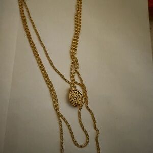 Elegant Gold Pendant Necklace